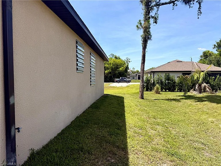5560 Belrose St — Photo 26