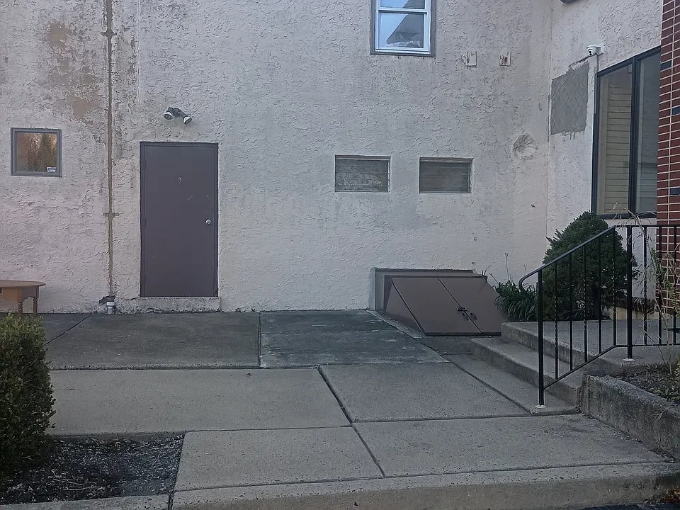 Building Photo 3