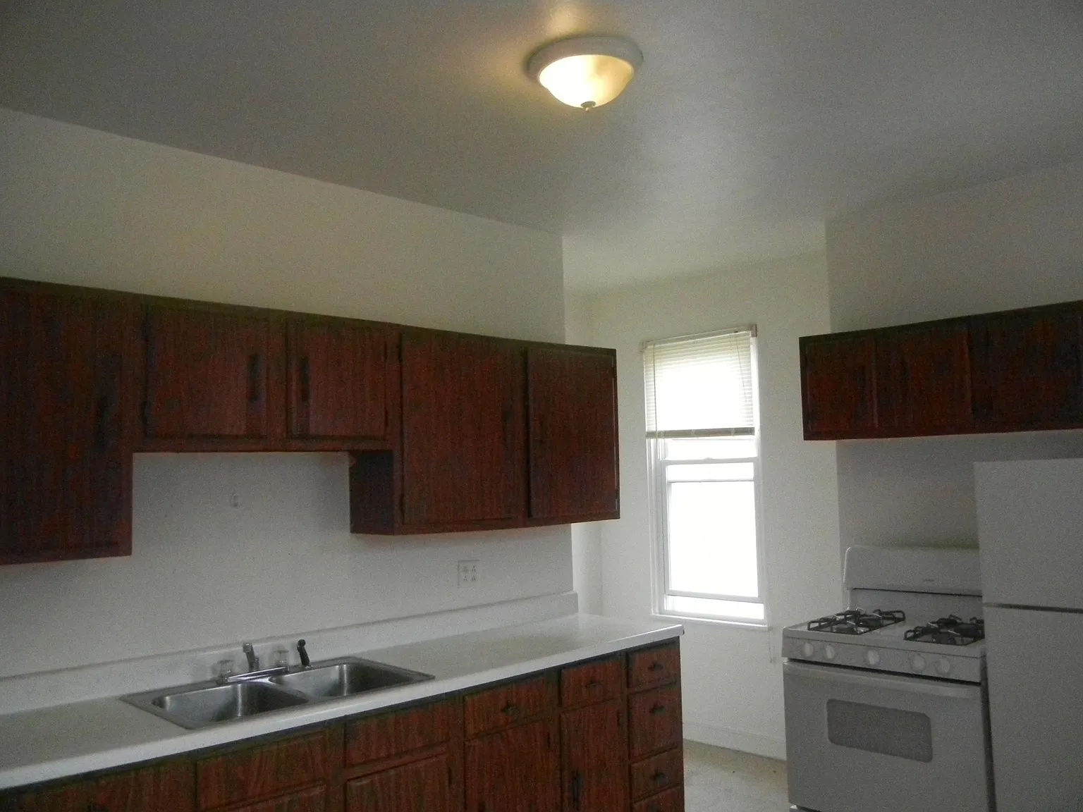 40 Sycamore St photo 1