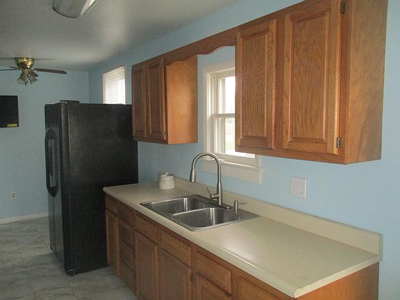 3rd image of 1009 Gibbard Ave