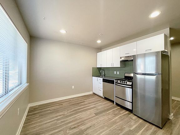 2nd image of 2000 N Blackwelder Ave APT 101
