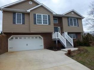 1121 Stone Edge Dr, Kingsport, TN 37660