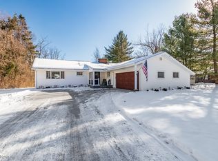 917 Beech Hill Rd, Mayfield Village, OH 44143