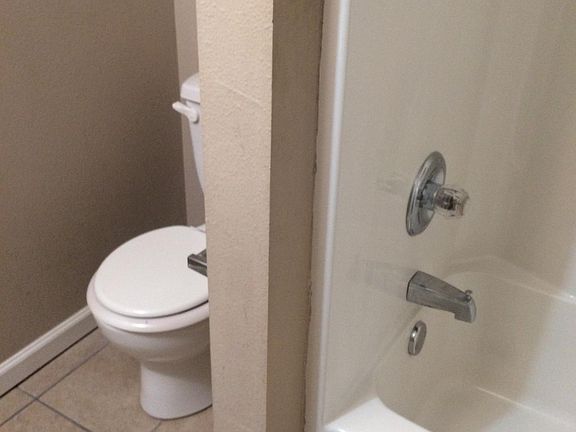 master bedroom bath with tub