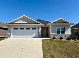 1909 Creekwood Ct, Manitowoc, WI 54220