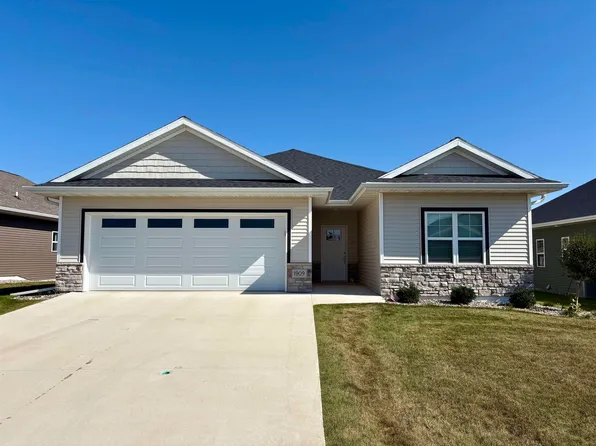 1909 Creekwood Ct, Manitowoc, WI 54220