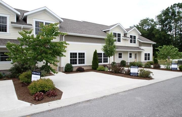 1st image of 121 Blackbird Village Cir