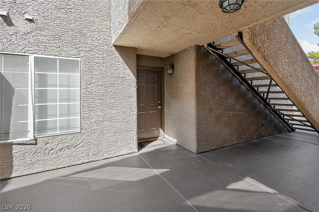 3 bed, 2.0 bath, 1183 sqft, $1,740 — Photo 3