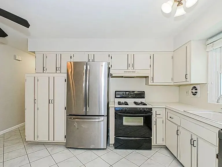 292 Chesterton Ave #1F — Photo 1