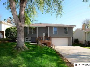 15218 Douglas Cir, Omaha, NE 68154