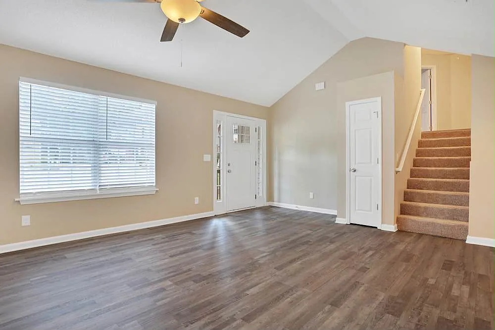 4 bed, 1574 sqft, $2,065 — Photo 2