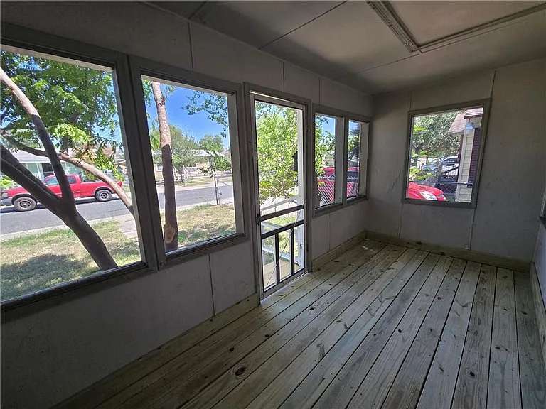 4813 Cheryl Dr — Photo 2