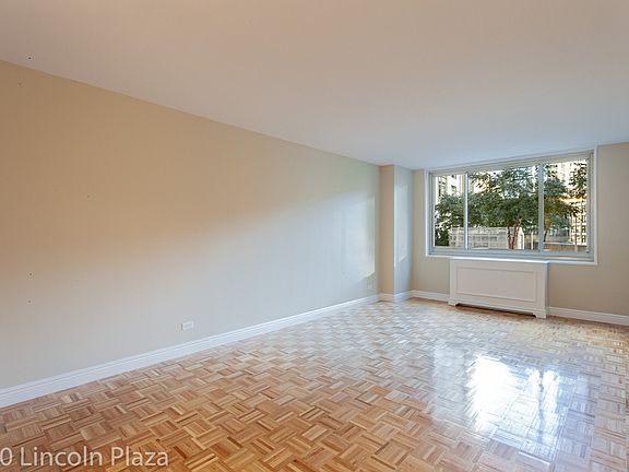 3rd image of 30 W 63rd St APT 9E