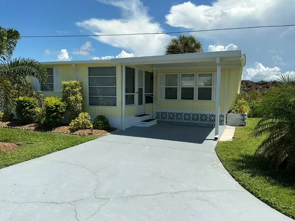 207 3rd St E, Nokomis, FL 34275