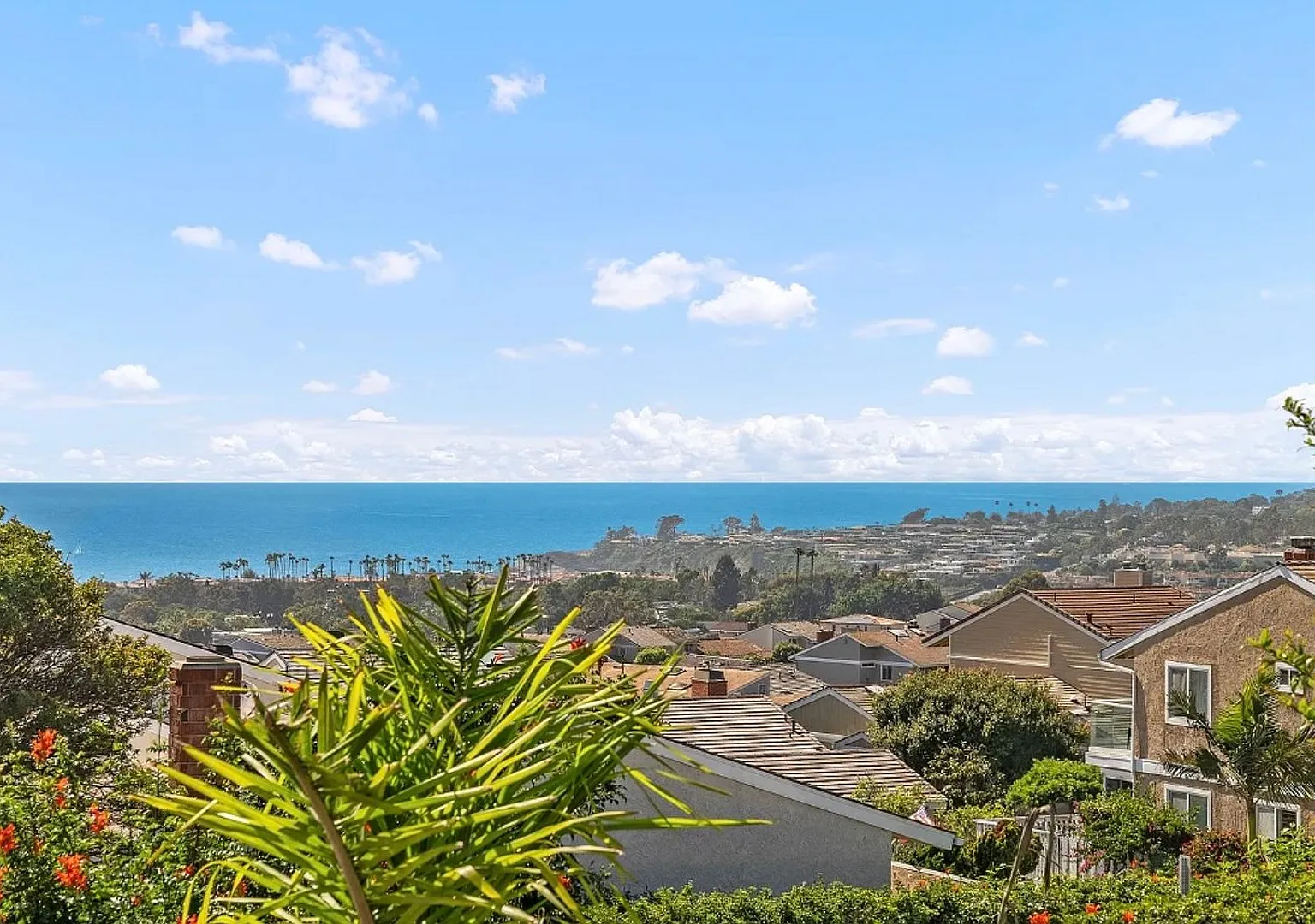 Furnished Ocean-View Townhome for Long-Term Lease Dana Point — Photo 2