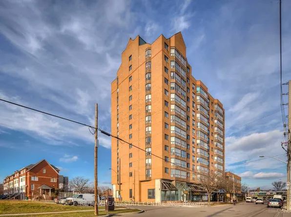 25 Agnes St #Penthouse 06, Mississauga, ON L5B 3X7