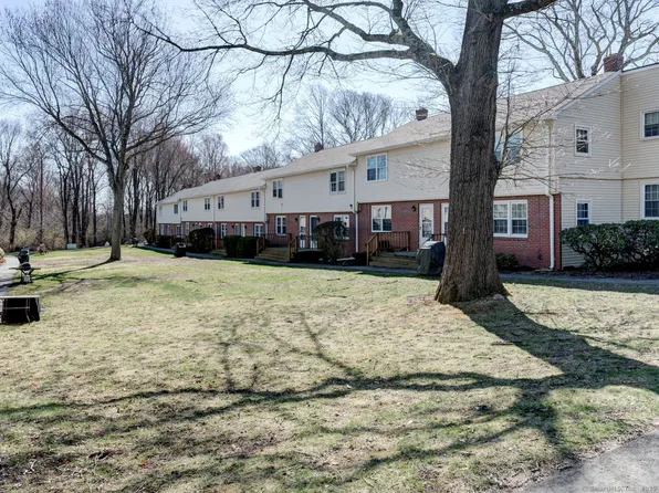 10 Carolina Drive APT 24, Montville, CT 06370