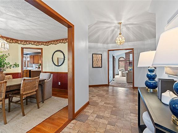 4th image of 4875 Hampton Rd