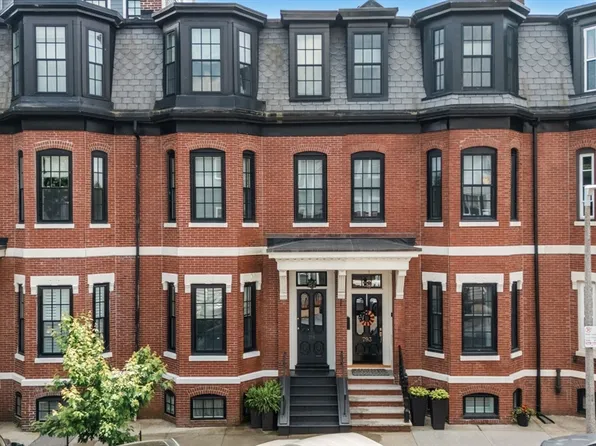 795 E 4th St, South Boston, MA 02127
