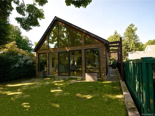 16 Little Point Street, Essex, CT 06426