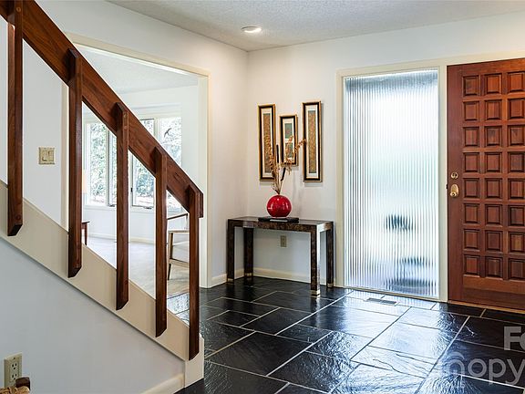 3rd image of 12 Stuyvesant Cres