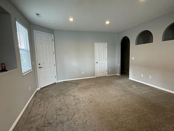 4th image of 1065 W Haworth Dr