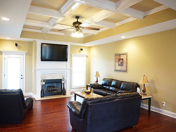 4th image of 155 Farmhill Dr