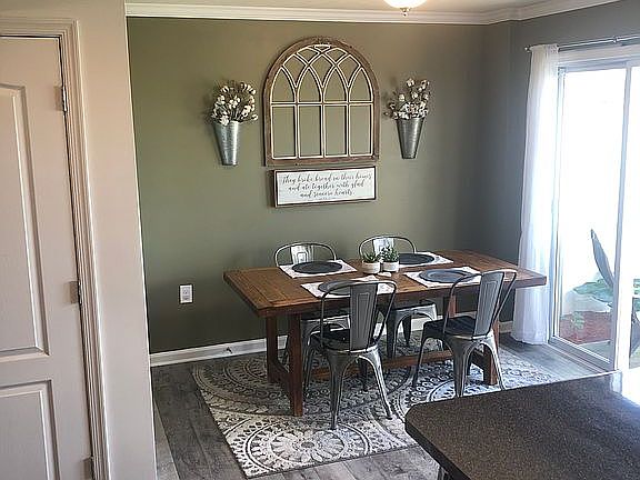 4th image of 9 Stafford Cir