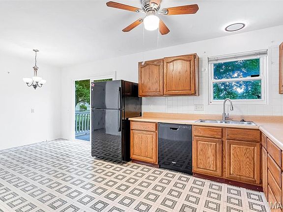 5th image of 2470 Palm Dr