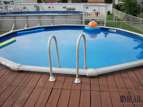 3rd image of 8704 Lillian Dr