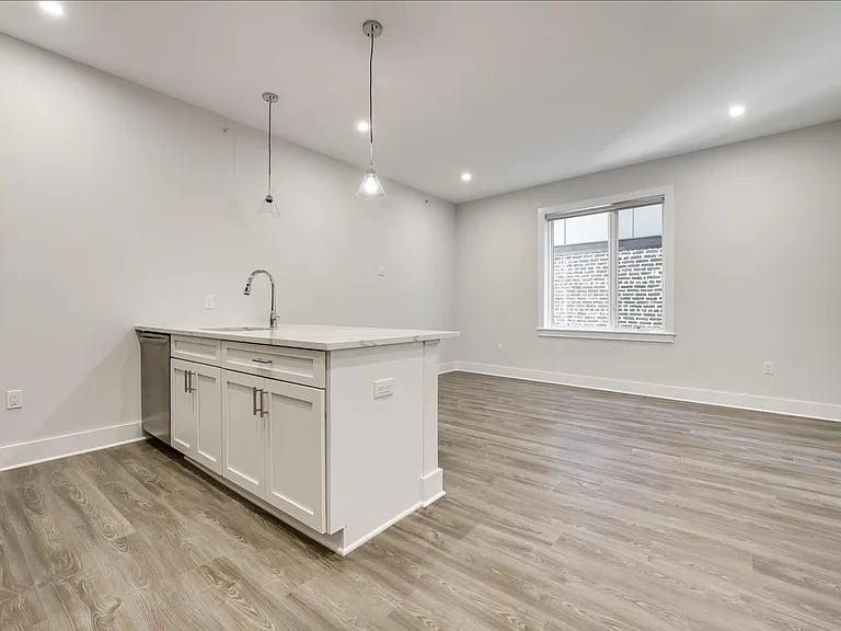 658 Grand St #504 — Photo 12