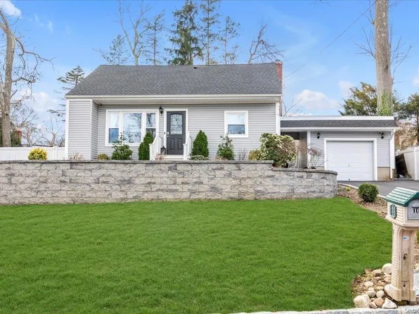 10 Kellum Street, Huntington Station, NY 11746