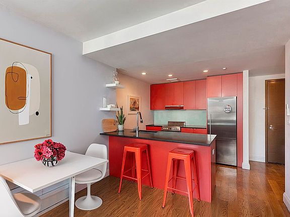 2nd image of 954 Bergen St APT 5D