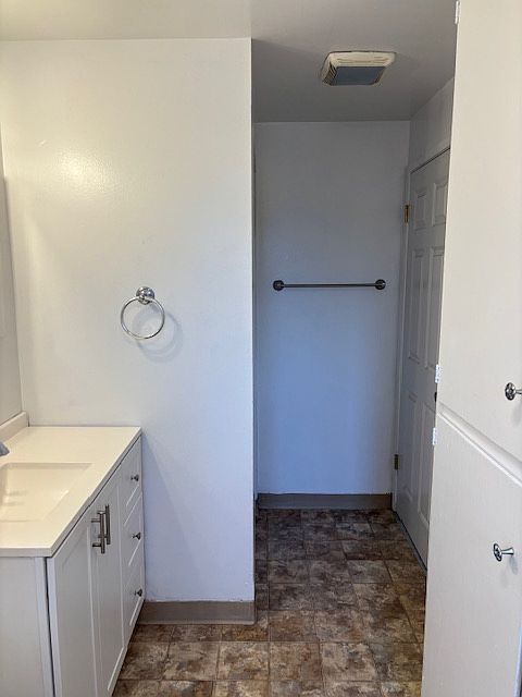 1st image of 2102 Parkwood Way #2