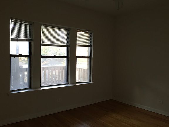 4th image of 1900 W Montrose Ave #1902-2E