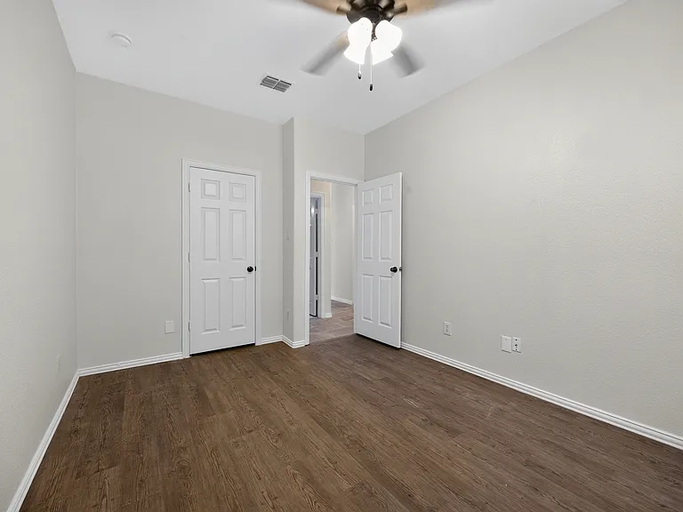 1521 Stanford Dr — Photo 16