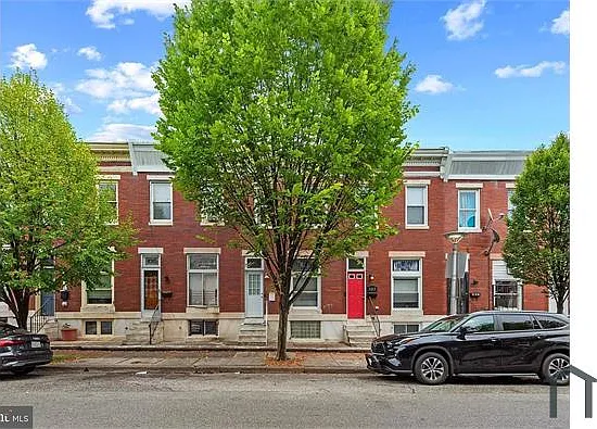 411 N Kenwood Ave — Photo 2