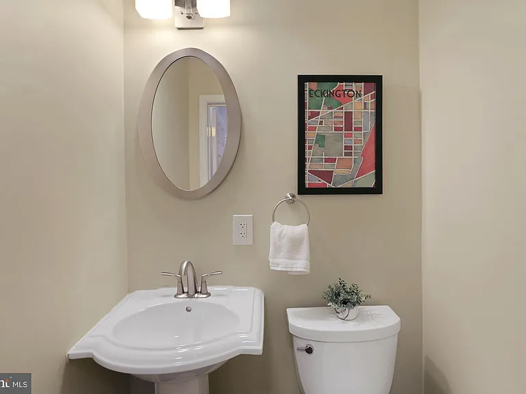 215 T St NE — Photo 12