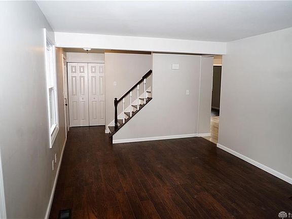 3rd image of 635 Jamestown Dr