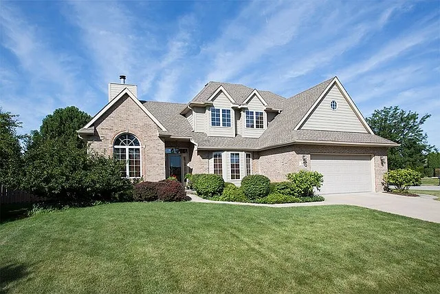 705 Cambridge Ln photo 1