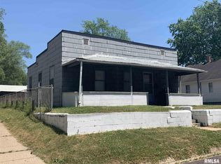 1124 Maple St, Pekin, IL 61554