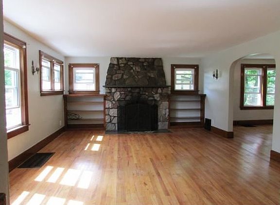 5th image of 117 Arlington Ave