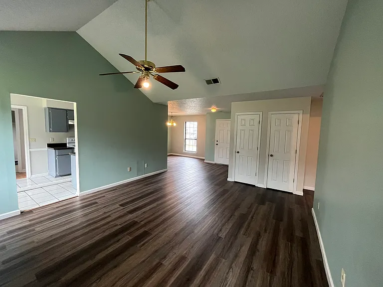 907 Primrose Ln — Photo 5