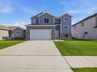 7328 Aquiline Dr S, Fargo, ND 58104