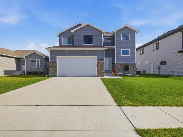 7328 Aquiline Dr S, Fargo, ND 58104