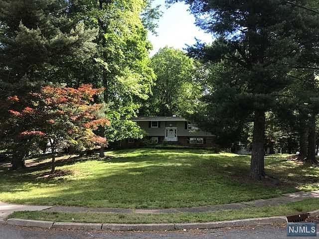 1st image of 152 Iroquois Ave