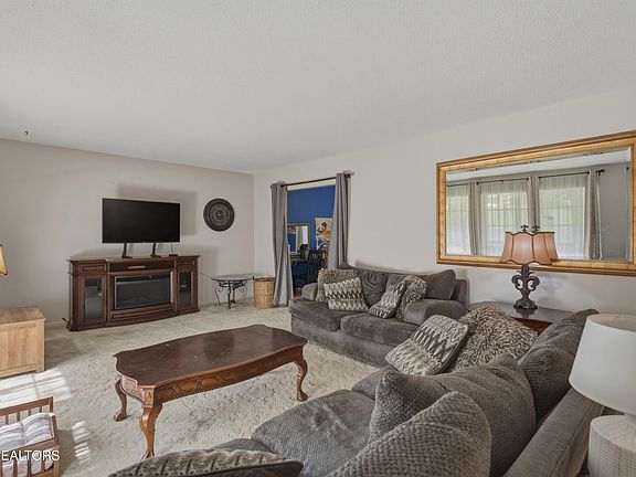 4th image of 1119 W Outer Dr