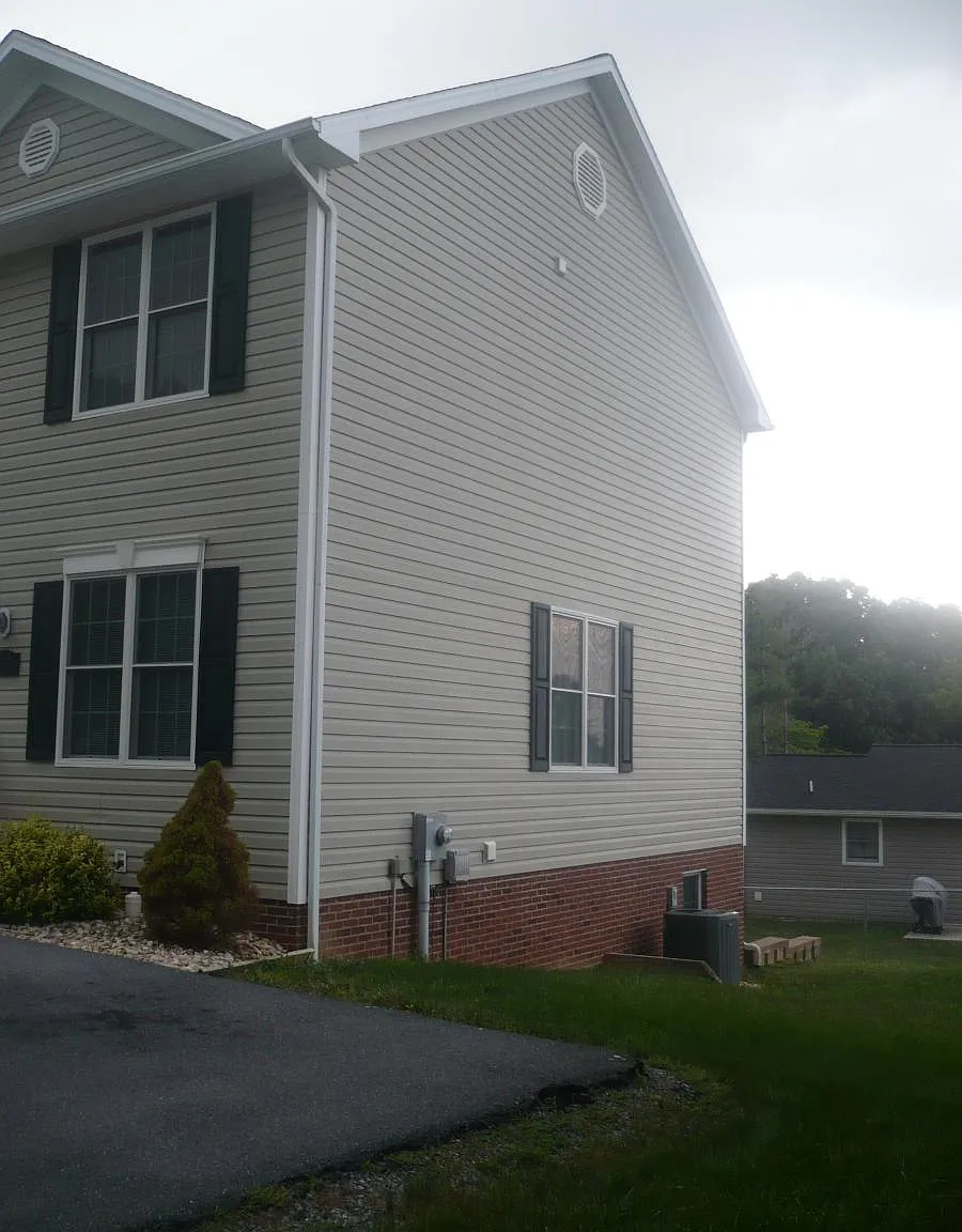3 bed, 2.5 bath, 2150 sqft, $2,350 — Photo 4