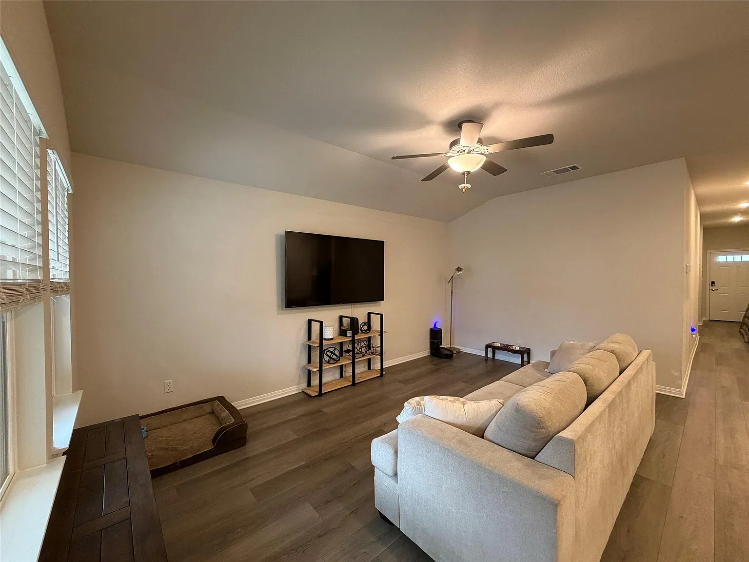 4 bed, 2.0 bath, 1720 sqft, $2,250 — Photo 4