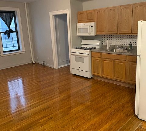 4th image of 15711 Sanford Ave #B